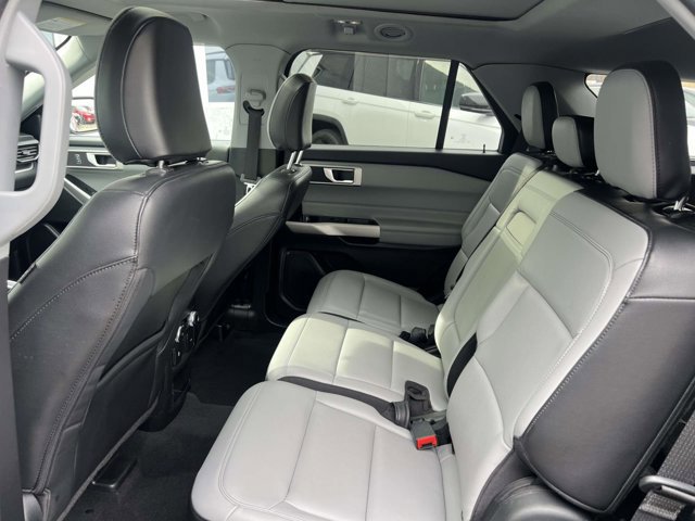 Used 2021 Ford Explorer XLT w/ Equipment Group 202A image 9
