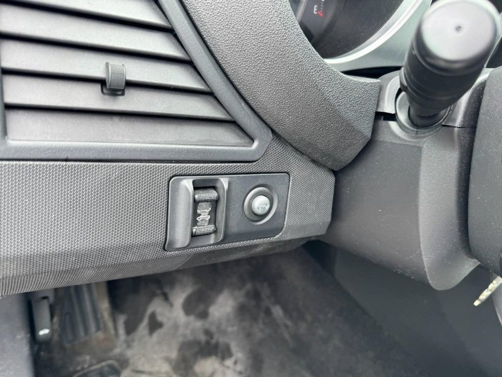 Used 2010 Chrysler Sebring Touring FWD image 10