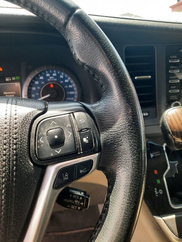 Used 2020 Toyota Sienna XLE AWD/4WD image 12