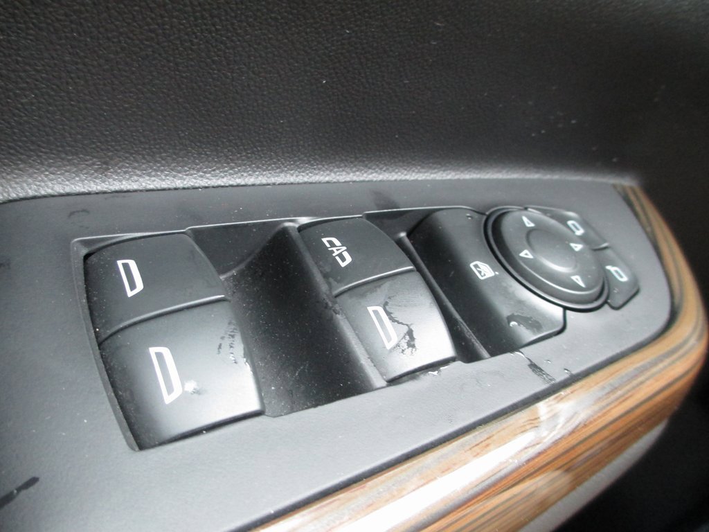 Used 2023 GMC Acadia SLE w/ Driver Convenience Package image 25