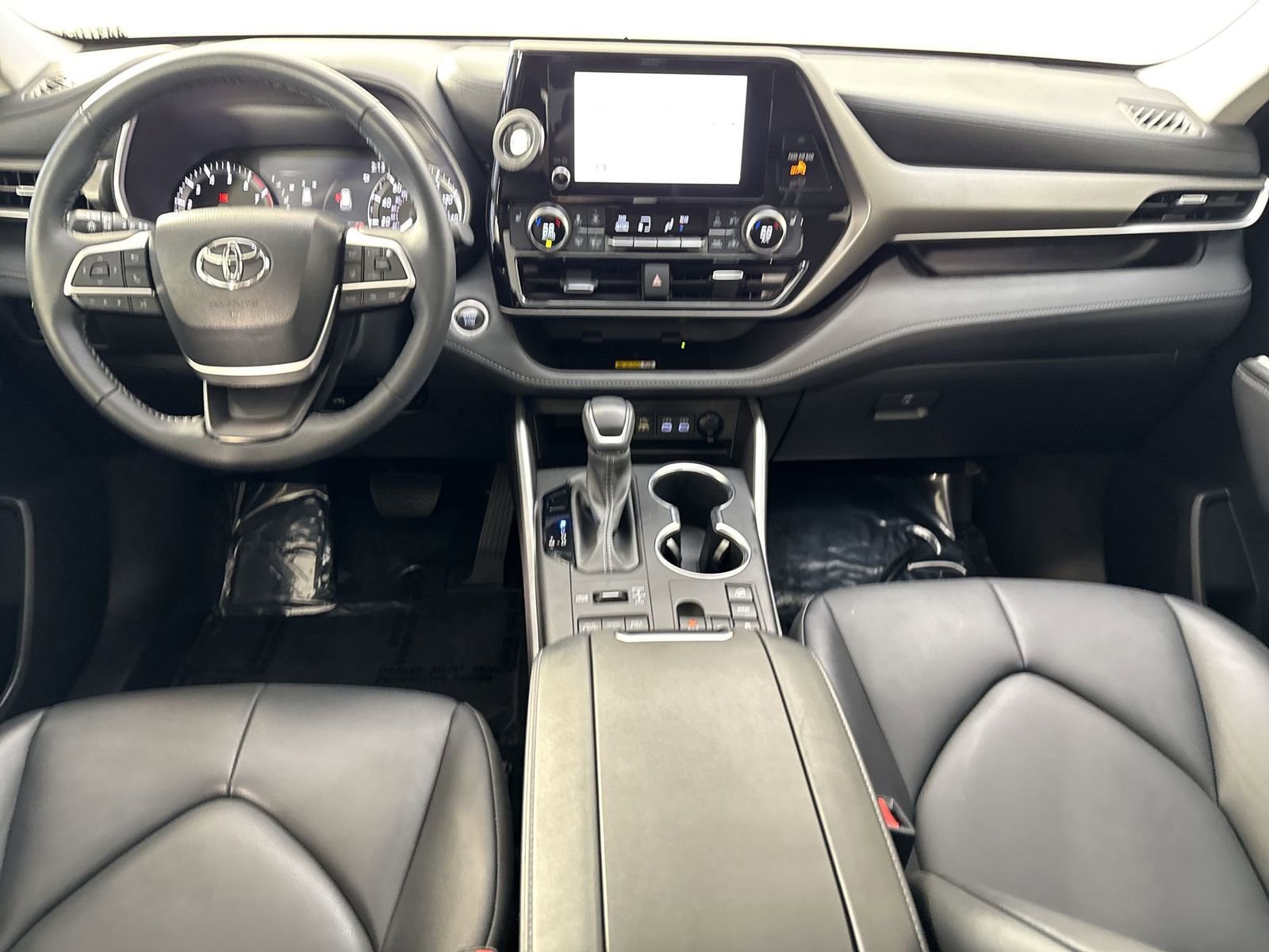 Used 2024 Toyota Highlander XLE AWD/4WD image 25
