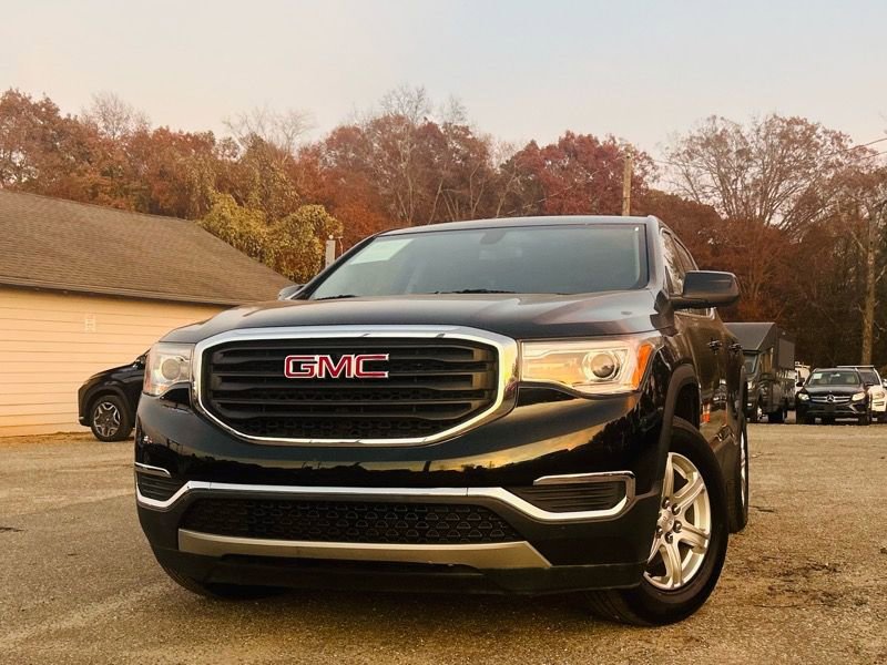 Used 2017 GMC Acadia SLE image 1