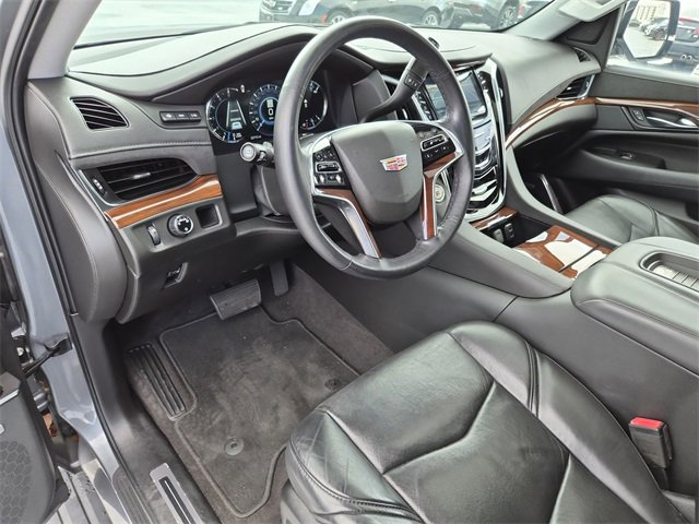 Used 2020 Cadillac Escalade ESV Premium Luxury image 16