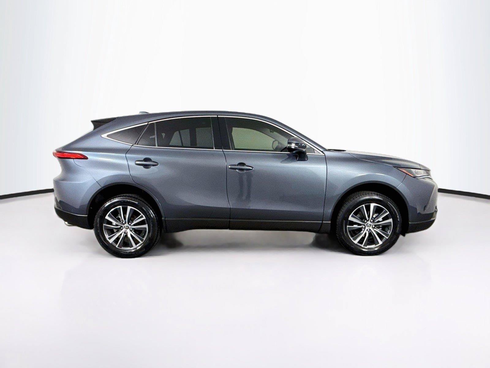 Used 2022 Toyota Venza LE AWD/4WD image 9