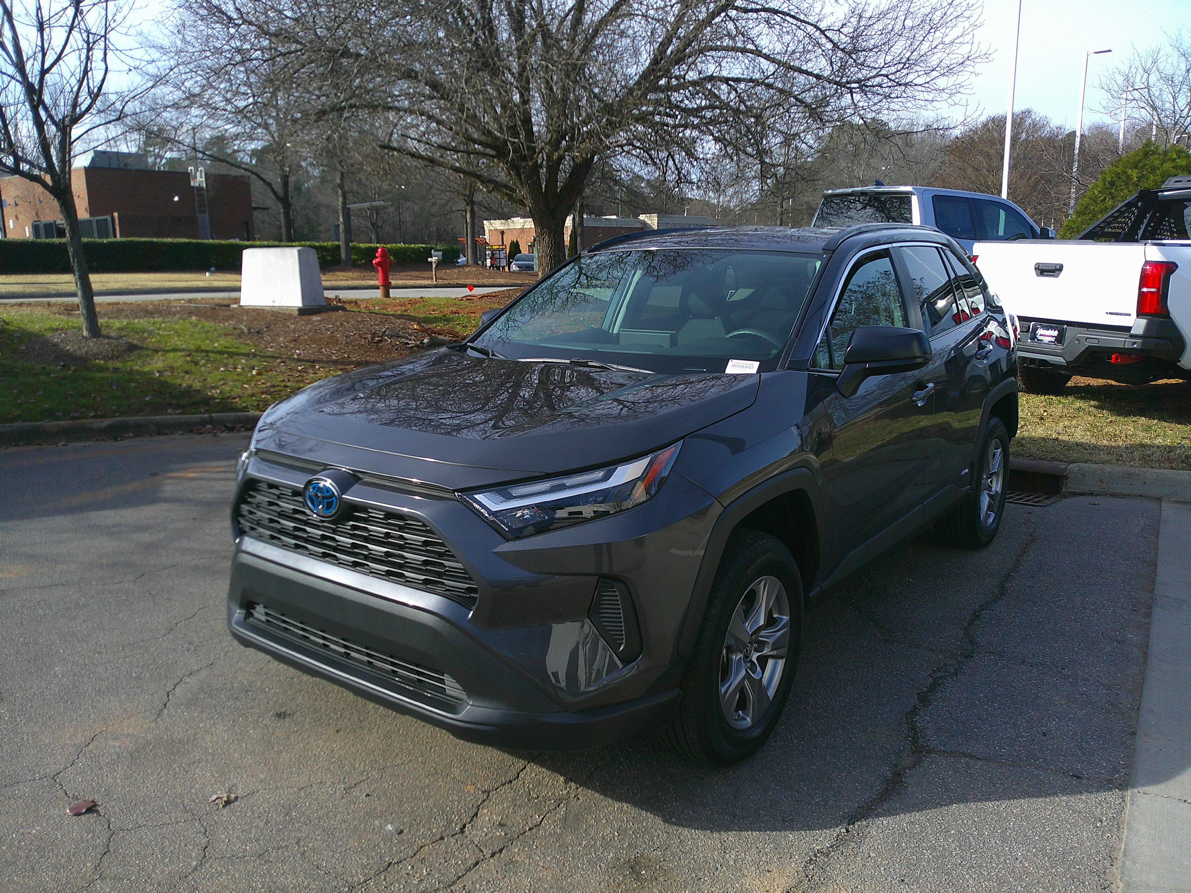 Used 2024 Toyota RAV4 LE image 5