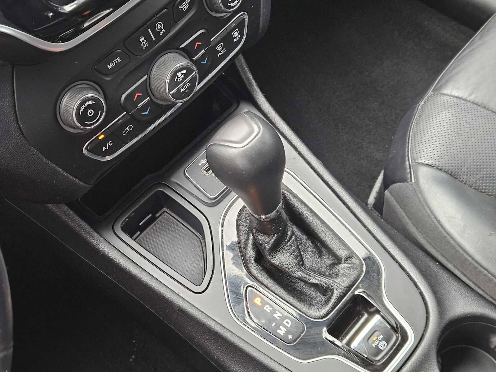Used 2019 Jeep Cherokee Limited FWD image 20