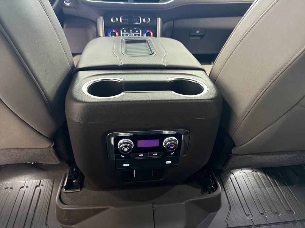 Used 2024 GMC Yukon SLT w/ SLT Premium Package RWD image 16