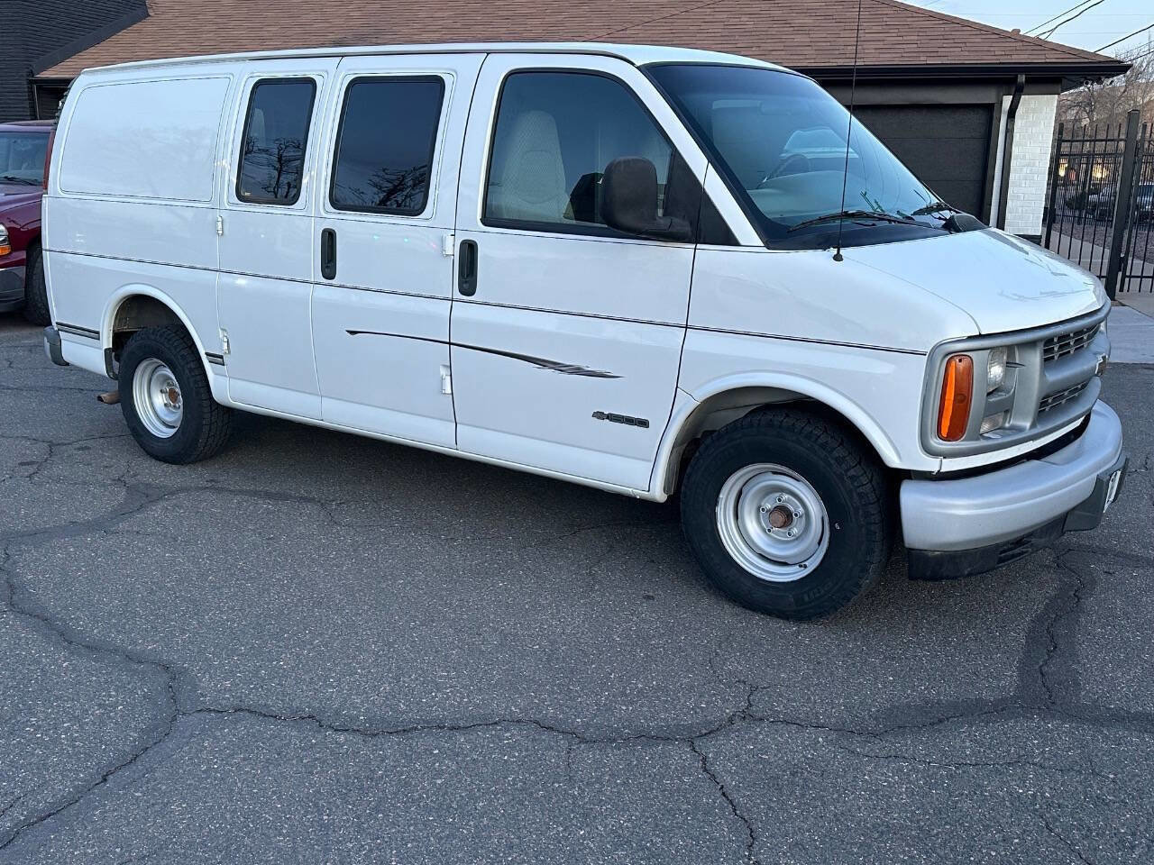 Used 2001 Chevrolet Express 1500 image 23