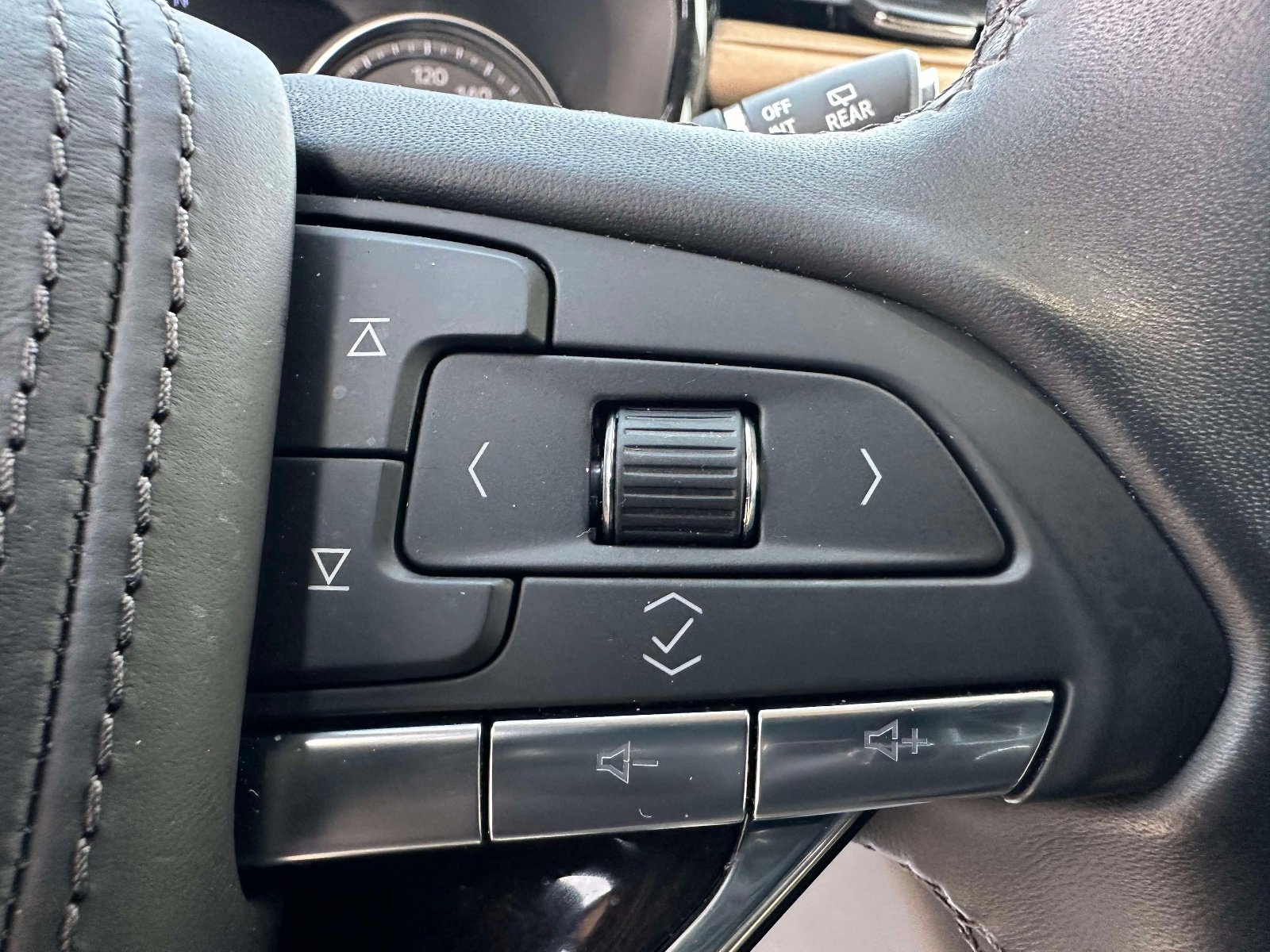 Certified 2023 Cadillac XT6 Premium Luxury w/ Platinum Package image 17