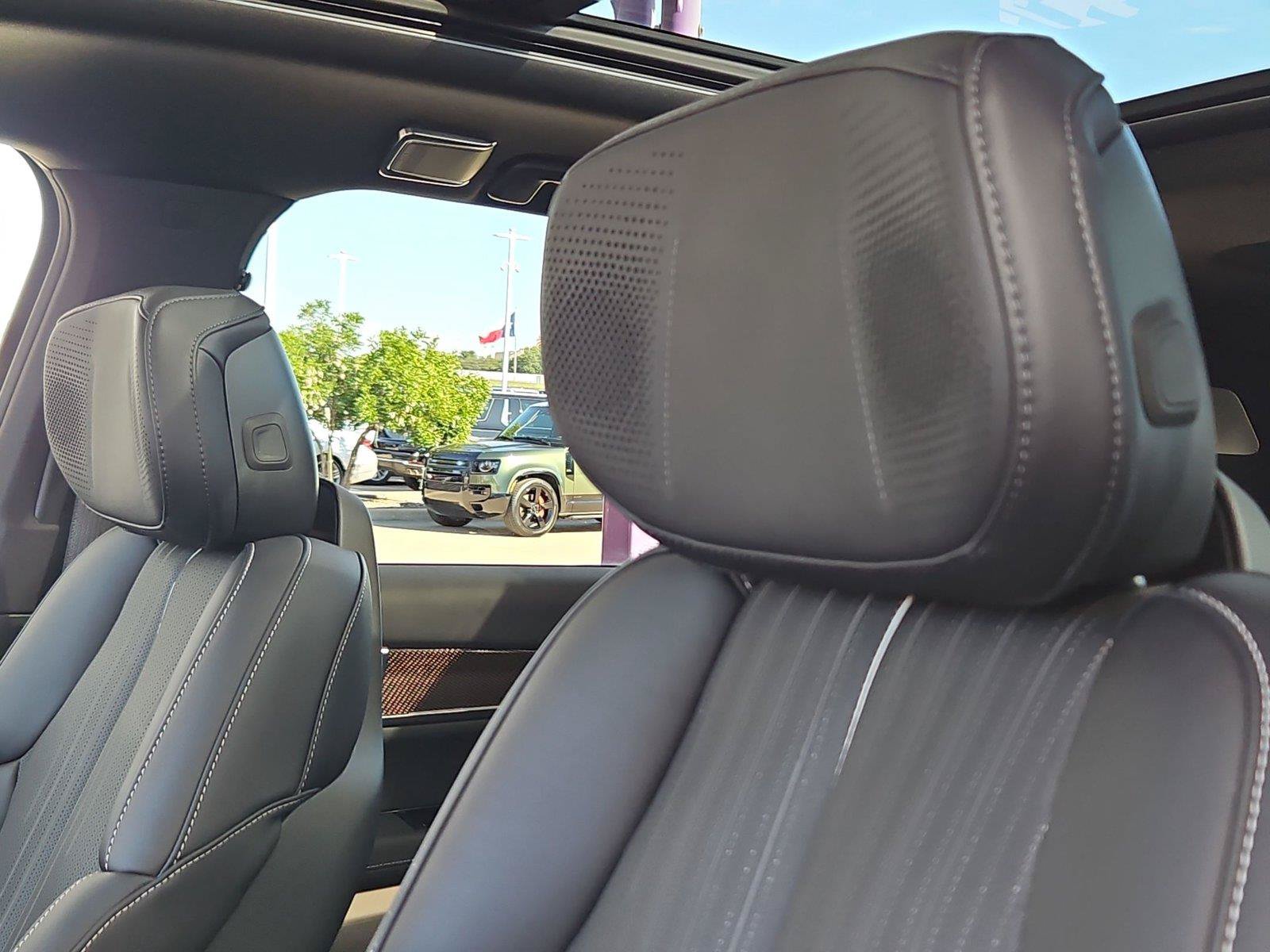 Certified 2026 Cadillac Vistiq Luxury w/ LPO, Floor Liner Package AWD/4WD image 4