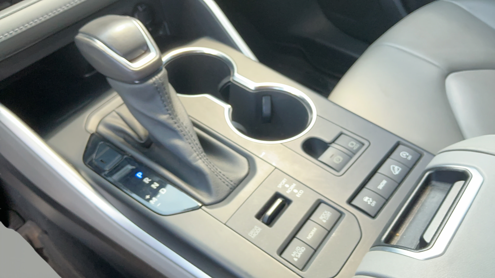 Used 2021 Toyota Highlander XLE AWD/4WD image 35