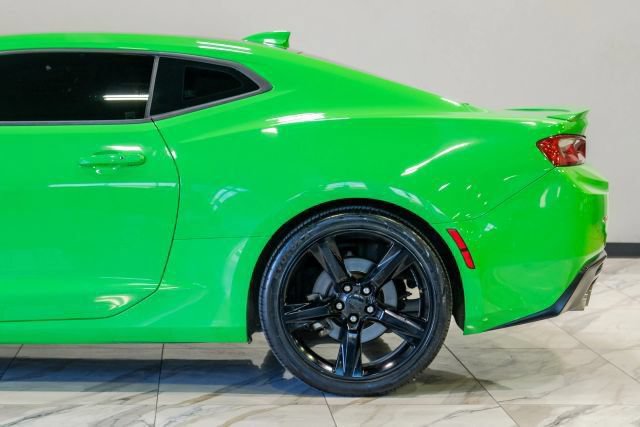 Used 2017 Chevrolet Camaro LT RWD image 18