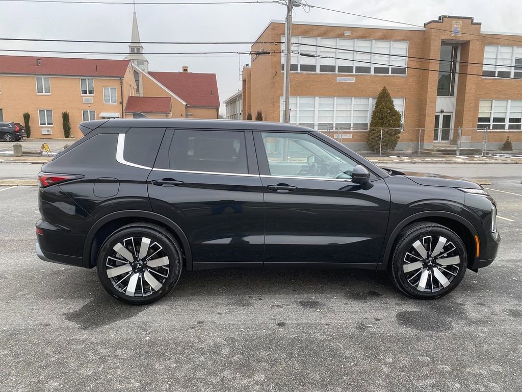 New 2026 Mitsubishi Outlander SE image 4
