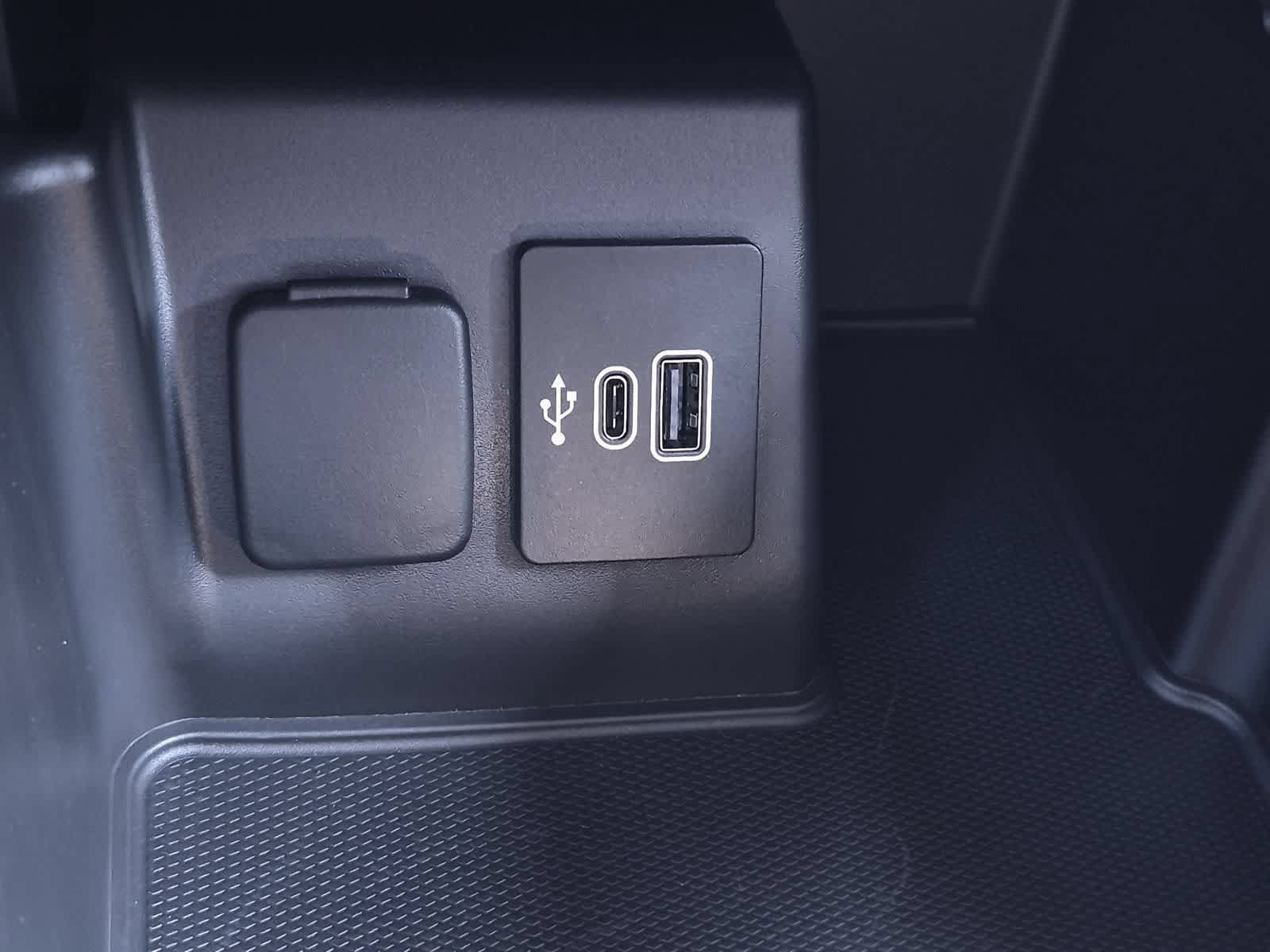 Certified 2025 Ford Explorer Active AWD/4WD image 30