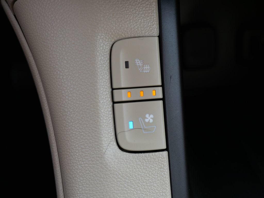 Used 2019 GMC Acadia Denali w/ Technology Package AWD/4WD image 27