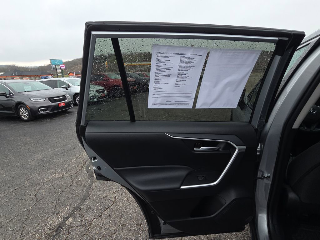 Used 2025 Toyota RAV4 XLE FWD image 26