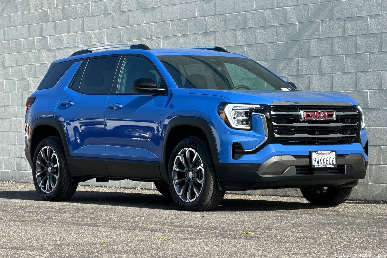 Used 2026 GMC Terrain Elevation w/ Elevation Premium Package FWD image 1