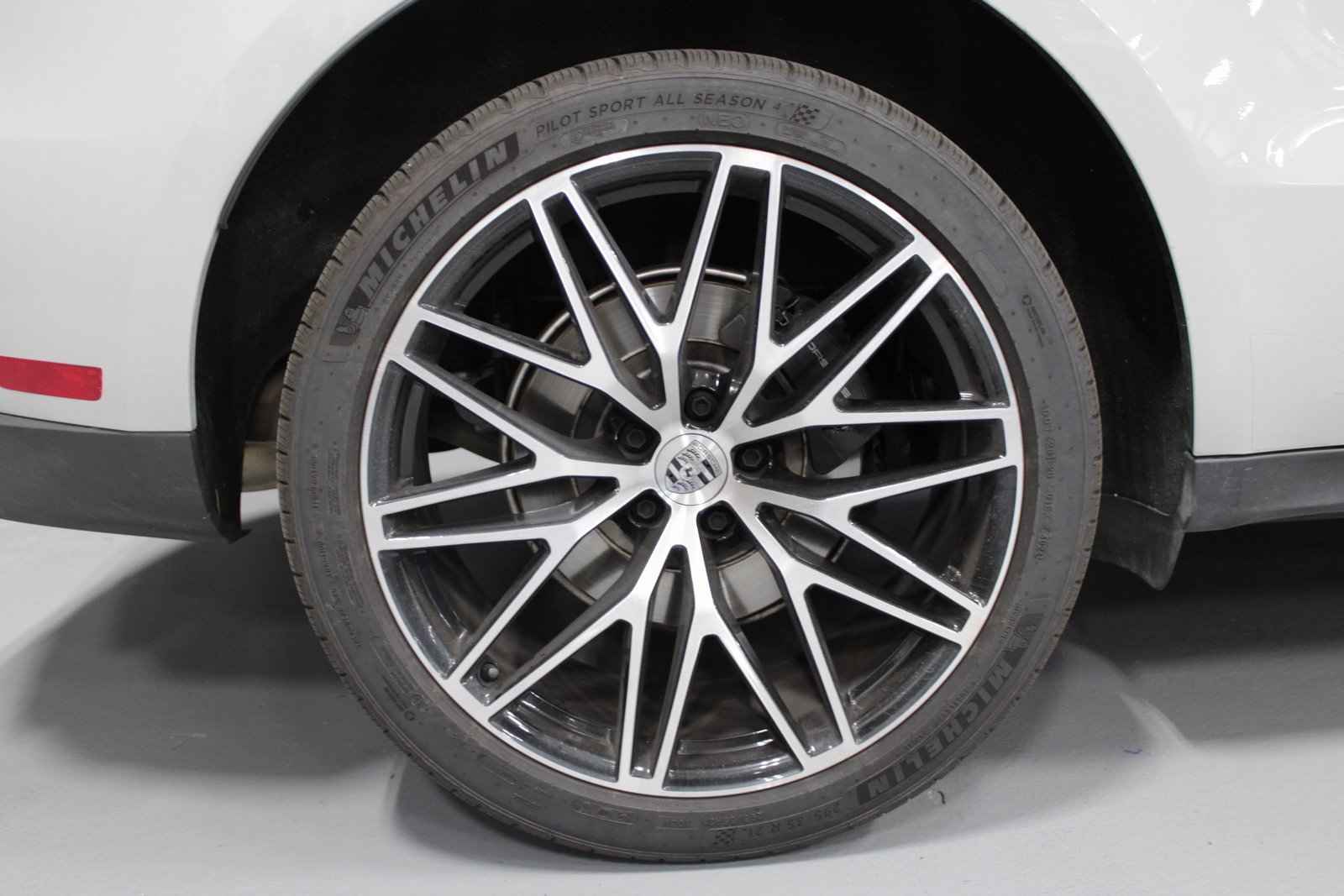 Used 2025 Porsche Macan image 12