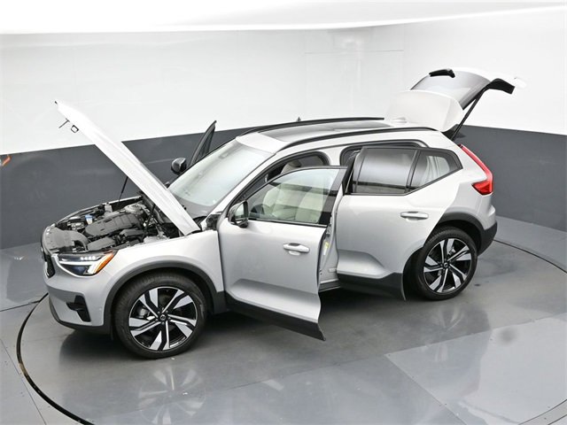 Used 2024 Volvo XC40 B5 Plus w/ Protection Package Premier image 50
