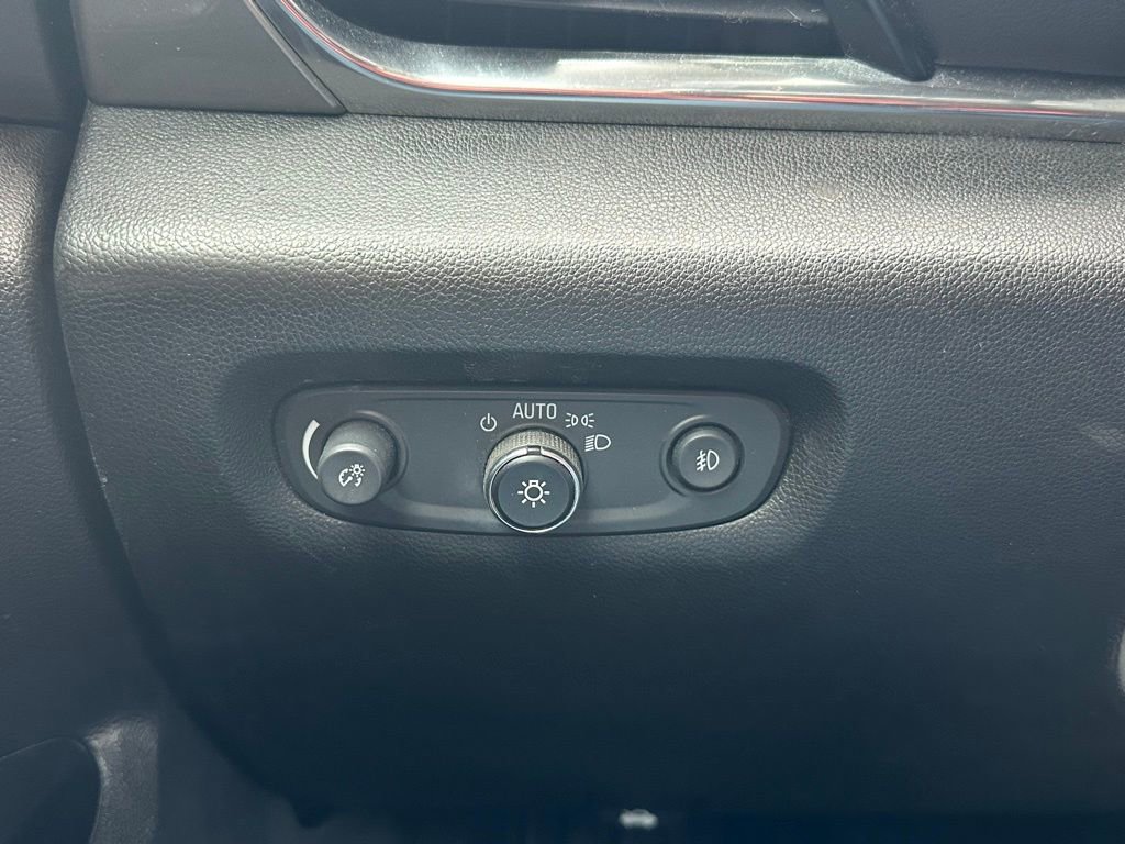 Used 2019 Chevrolet Traverse LT image 27