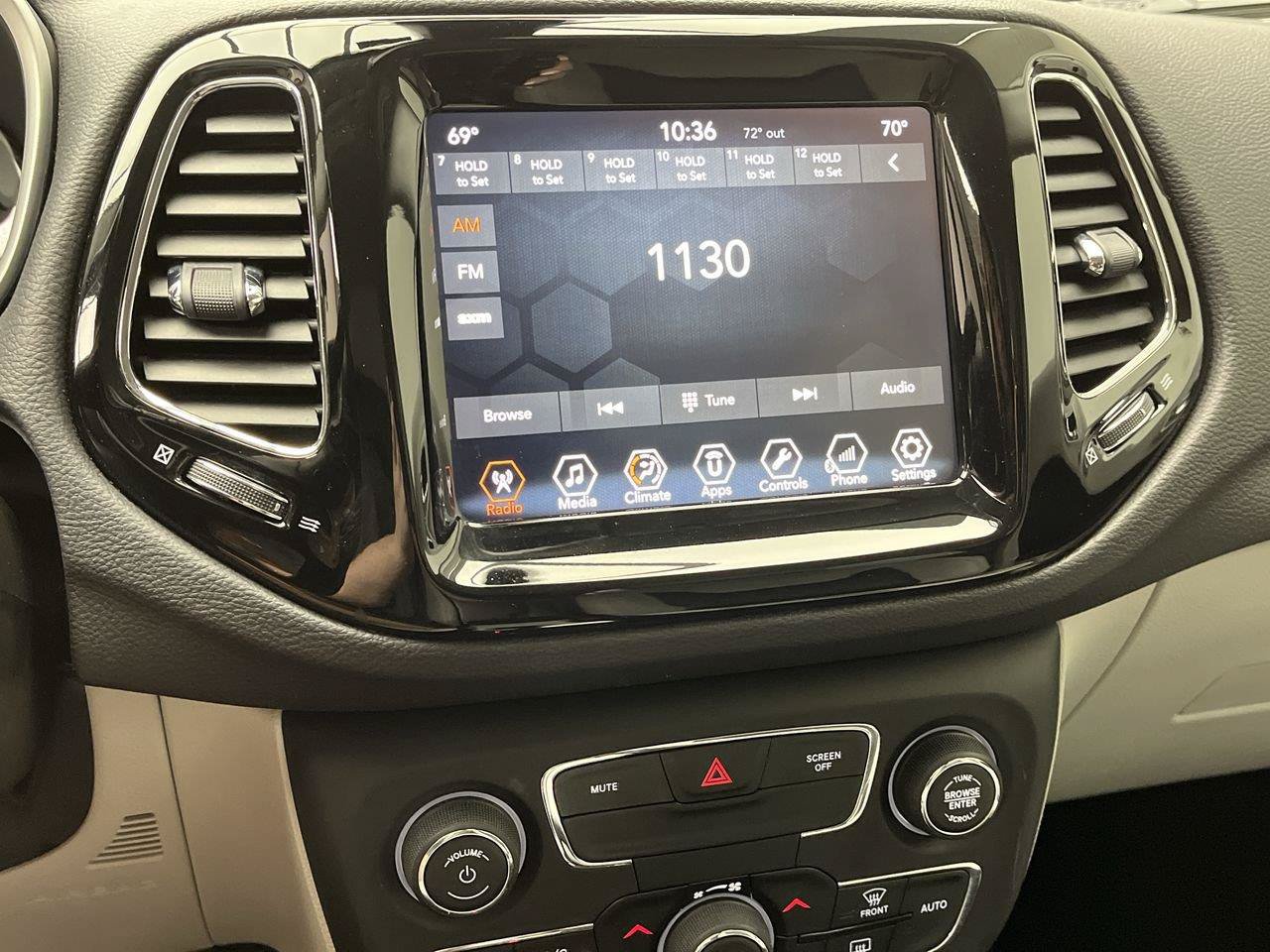 Used 2018 Jeep Compass Limited AWD/4WD image 17
