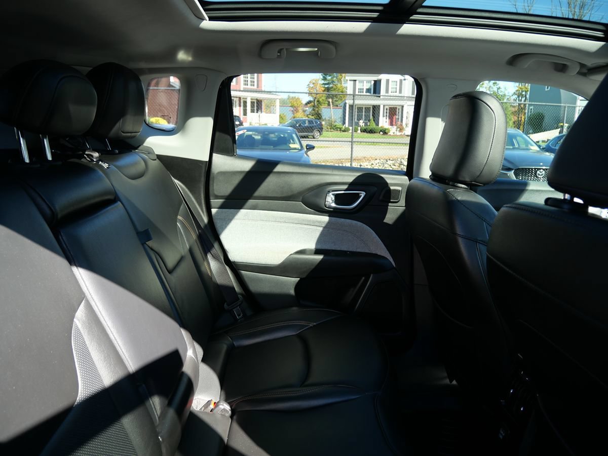 Used 2022 Jeep Compass Latitude w/ Sun and Sound Group AWD/4WD image 28