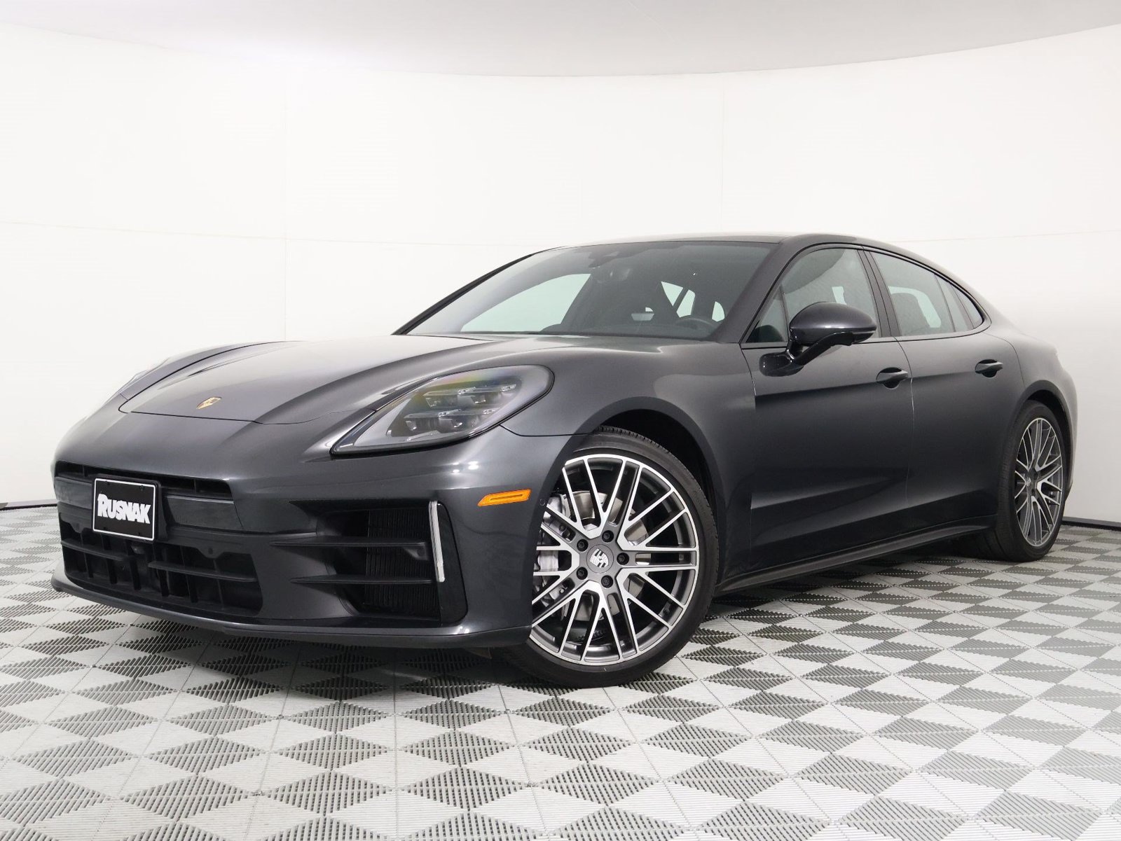 Certified 2024 Porsche Panamera RWD image 1