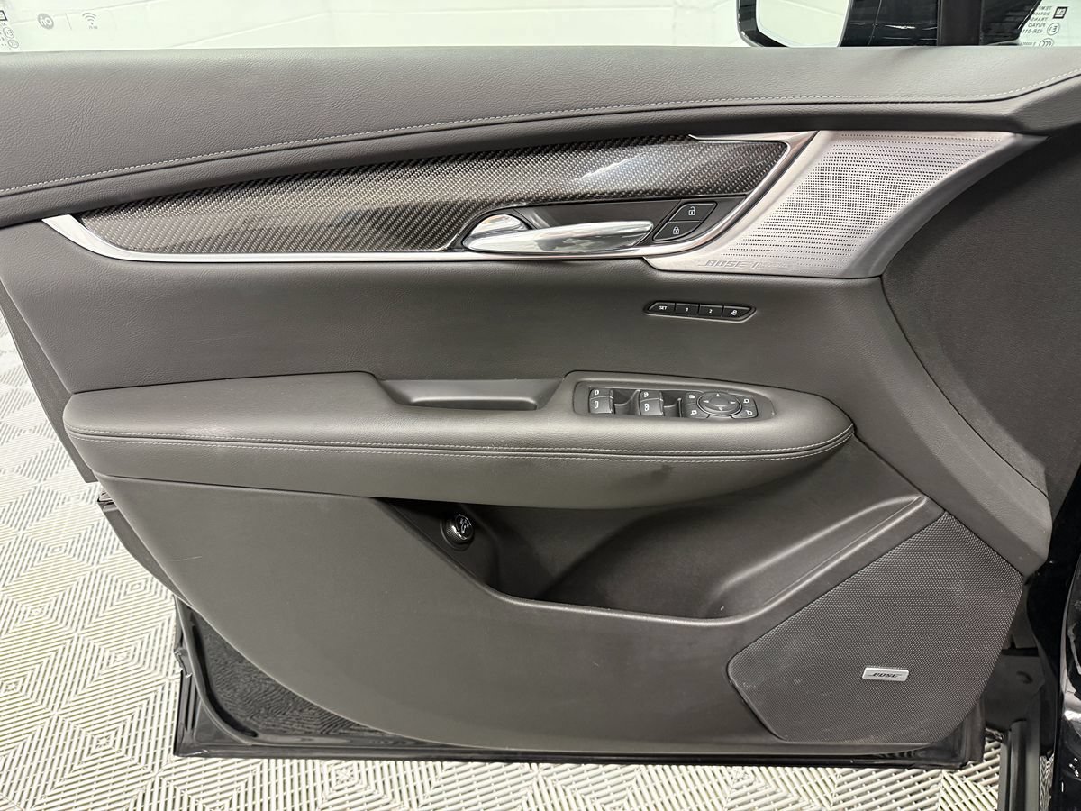 Used 2023 Cadillac XT6 Sport w/ Technology Package AWD/4WD image 9