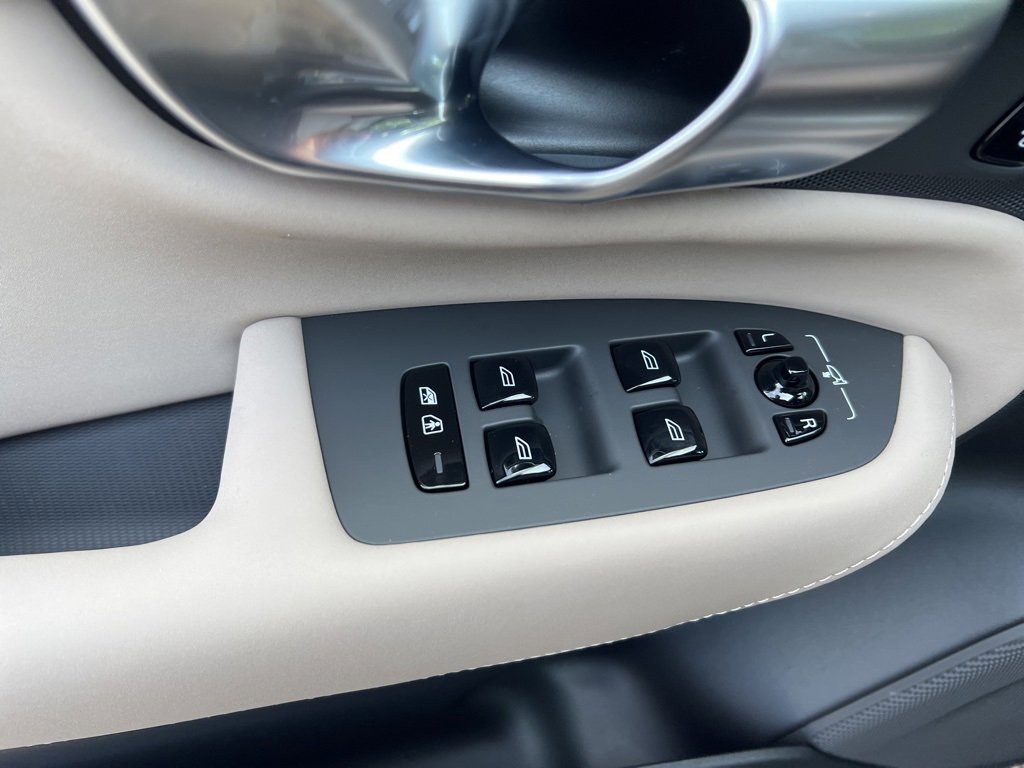 New 2026 Volvo XC90 B6 Plus image 12