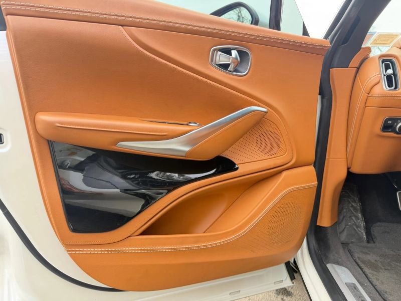 Used 2021 Aston Martin DBX image 9