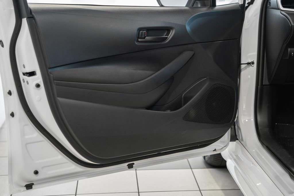 Used 2025 Toyota Corolla LE FWD image 34