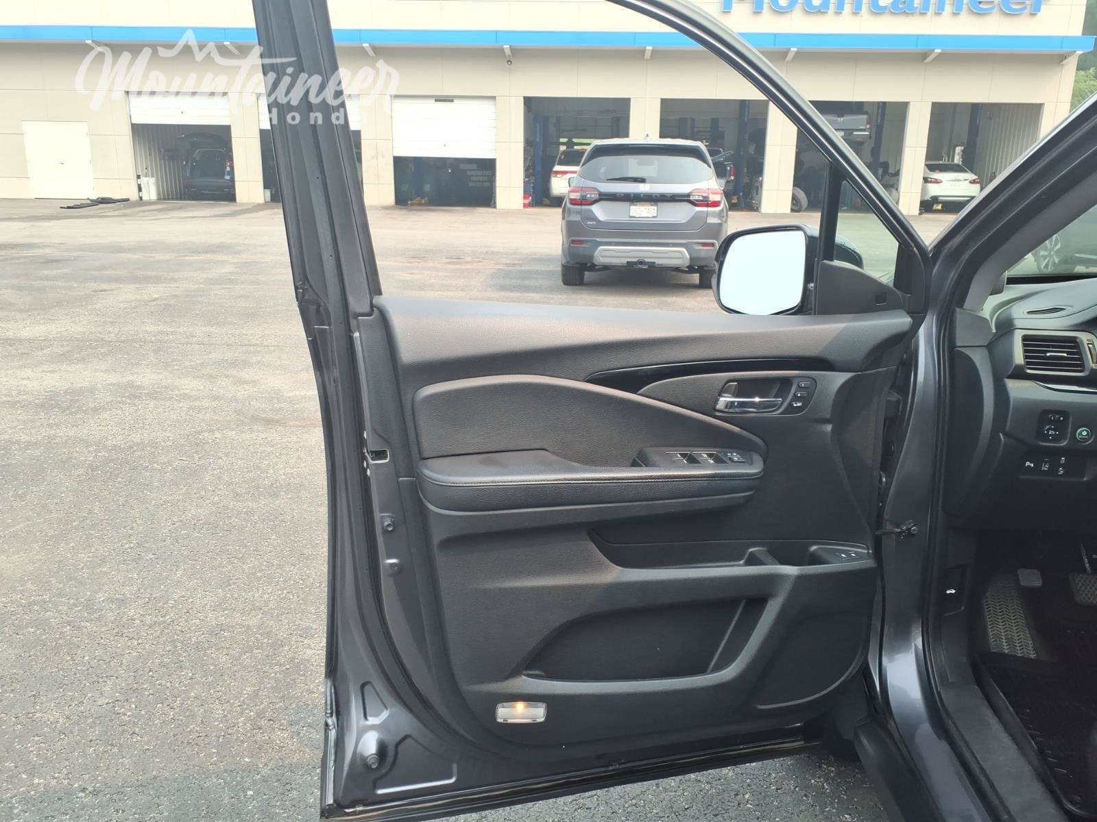 Used 2018 Honda Pilot Elite image 9