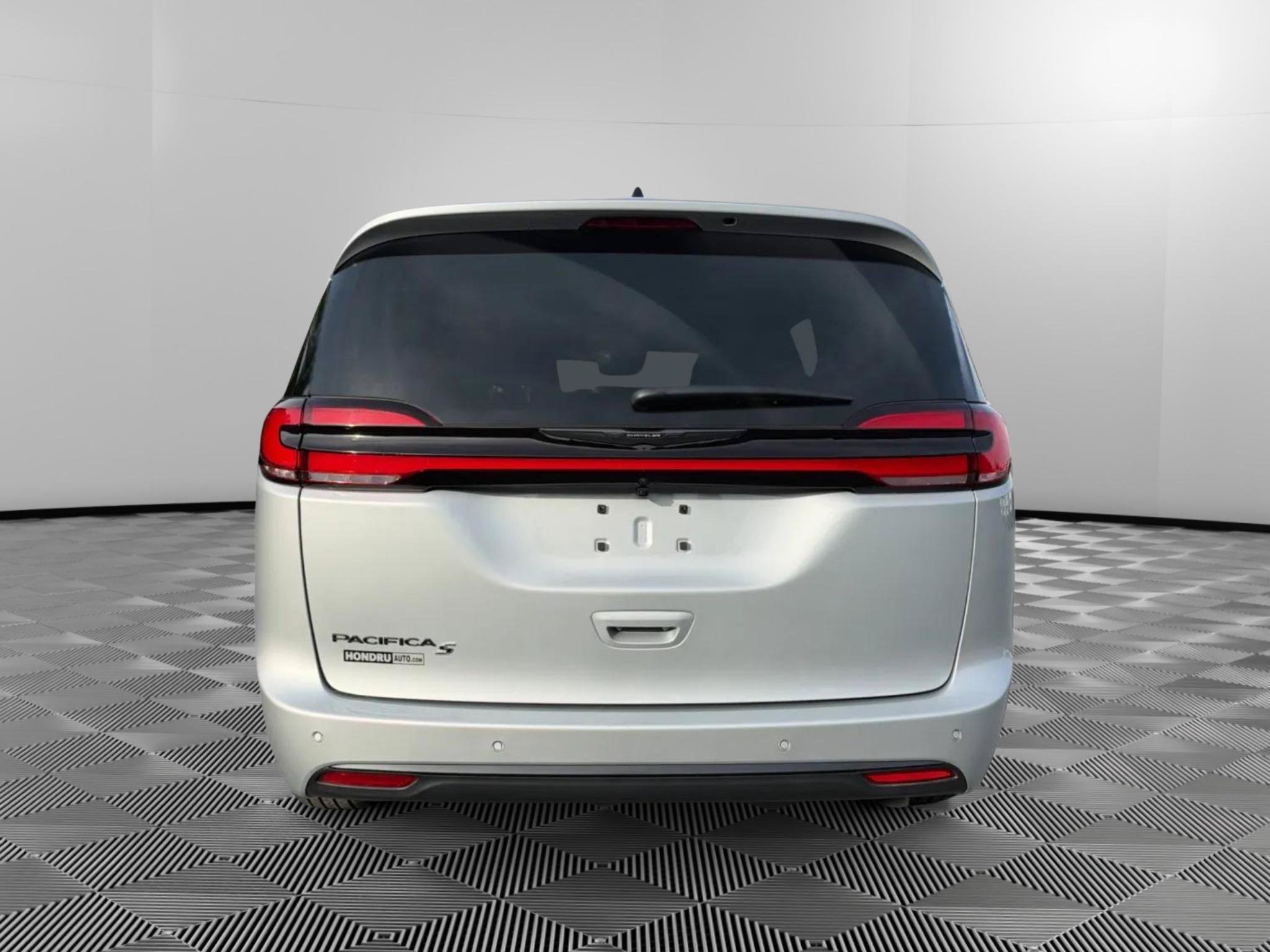 Used 2026 Chrysler Pacifica Select w/ S Appearance Package FWD image 8