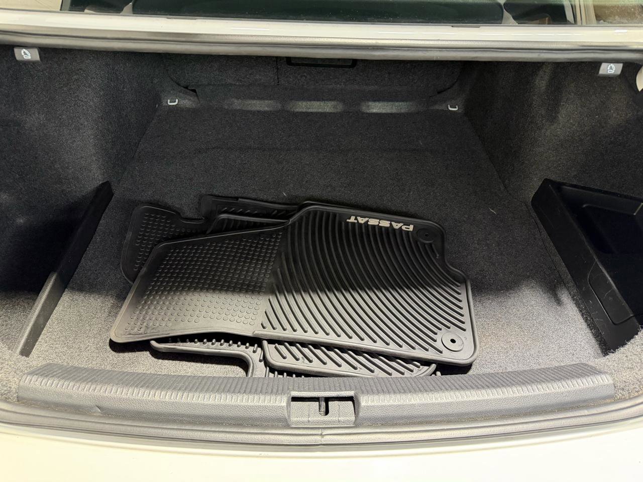 Used 2013 Volkswagen Passat TDI SEL Premium image 19