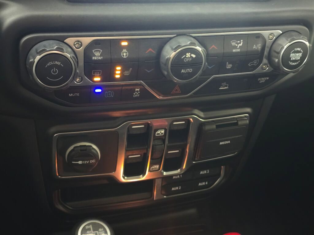 Used 2022 Jeep Wrangler Unlimited Sahara w/ Cold Weather Group image 34