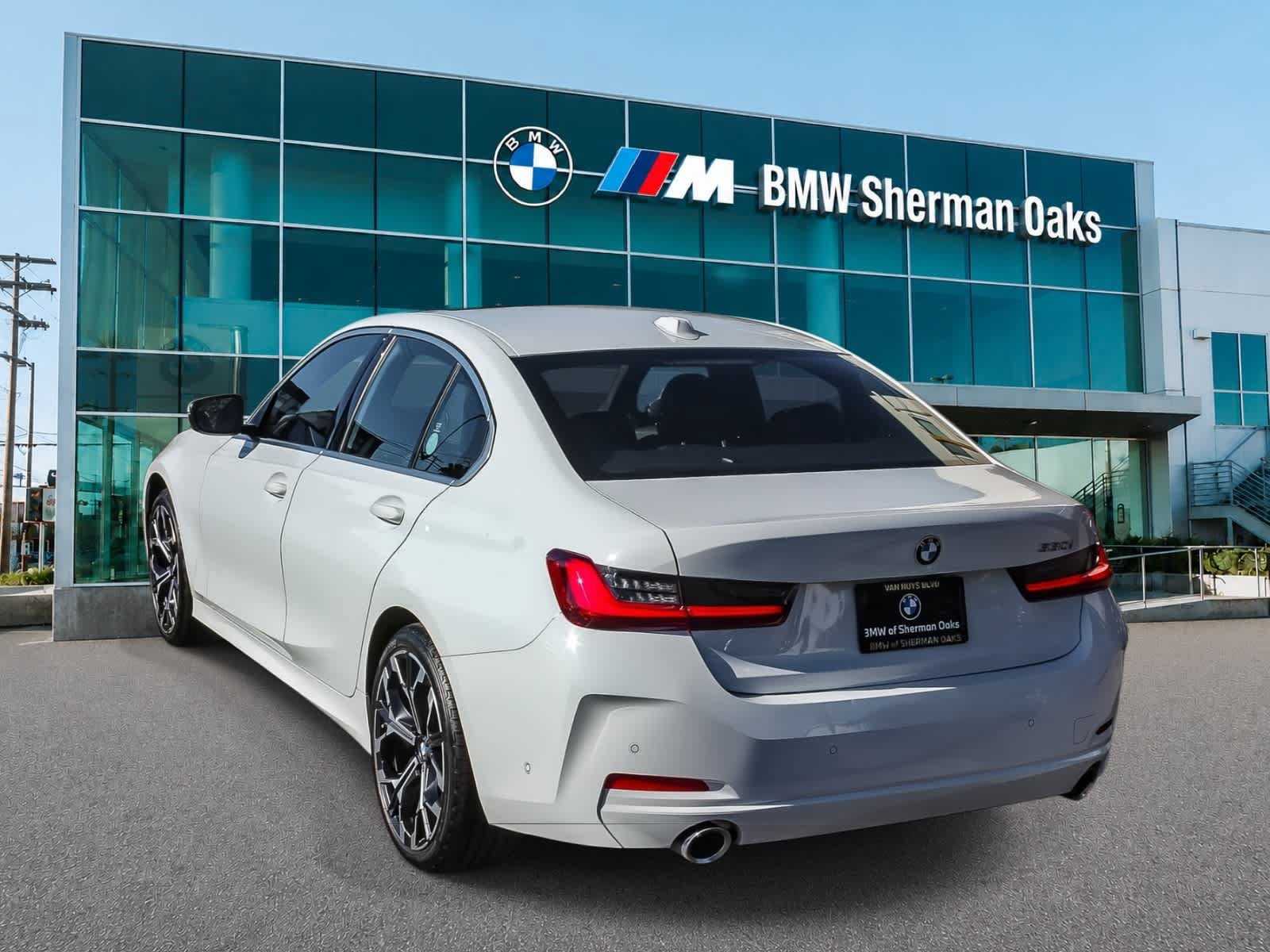 Used 2026 BMW 330i Sedan w/ Convenience Package RWD image 6