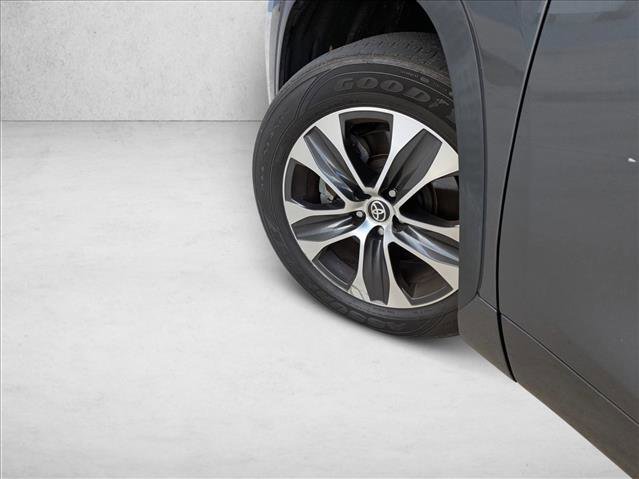 Used 2021 Toyota Highlander XLE image 7