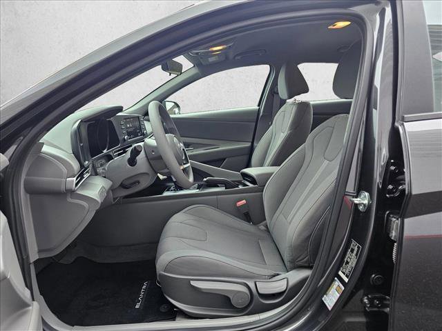 Used 2023 Hyundai Elantra SE w/ Cargo Package image 19