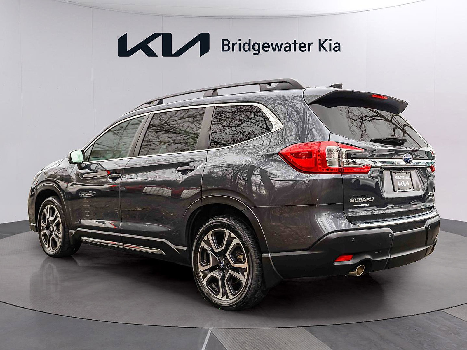 Used 2023 Subaru Ascent Limited w/ Technology Package image 4