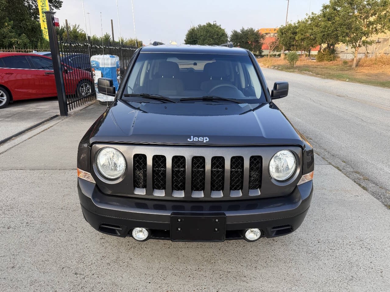 Used 2017 Jeep Patriot Sport FWD image 4