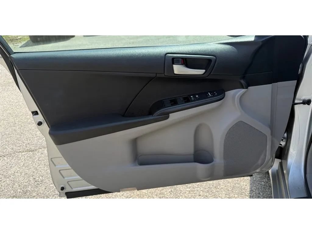 Used 2012 Toyota Camry LE FWD image 21