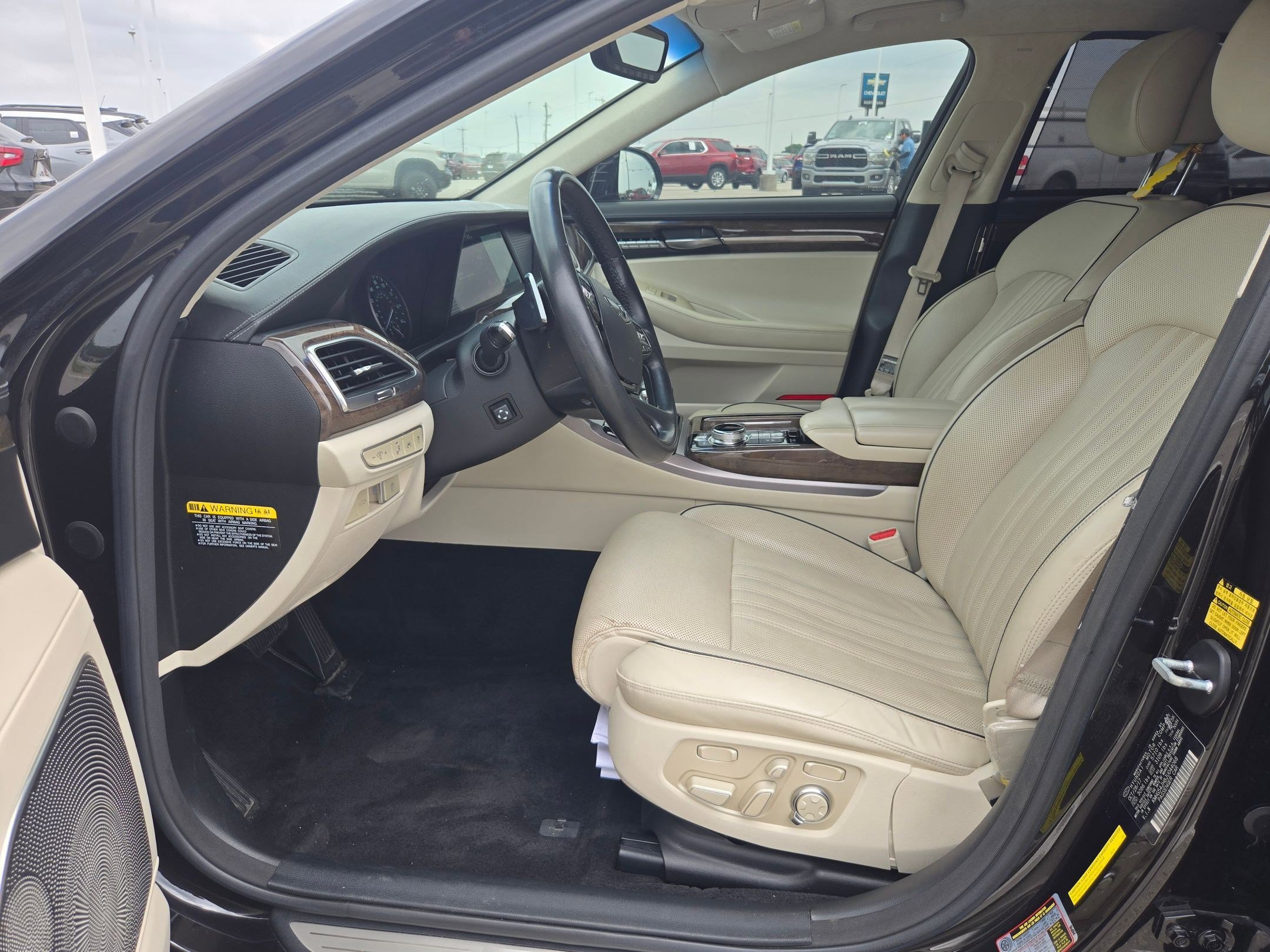 Used 2018 Genesis G90 5.0 Ultimate image 9