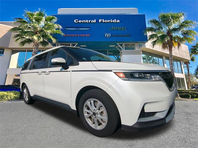 Used 2024 Kia Carnival LX image 2