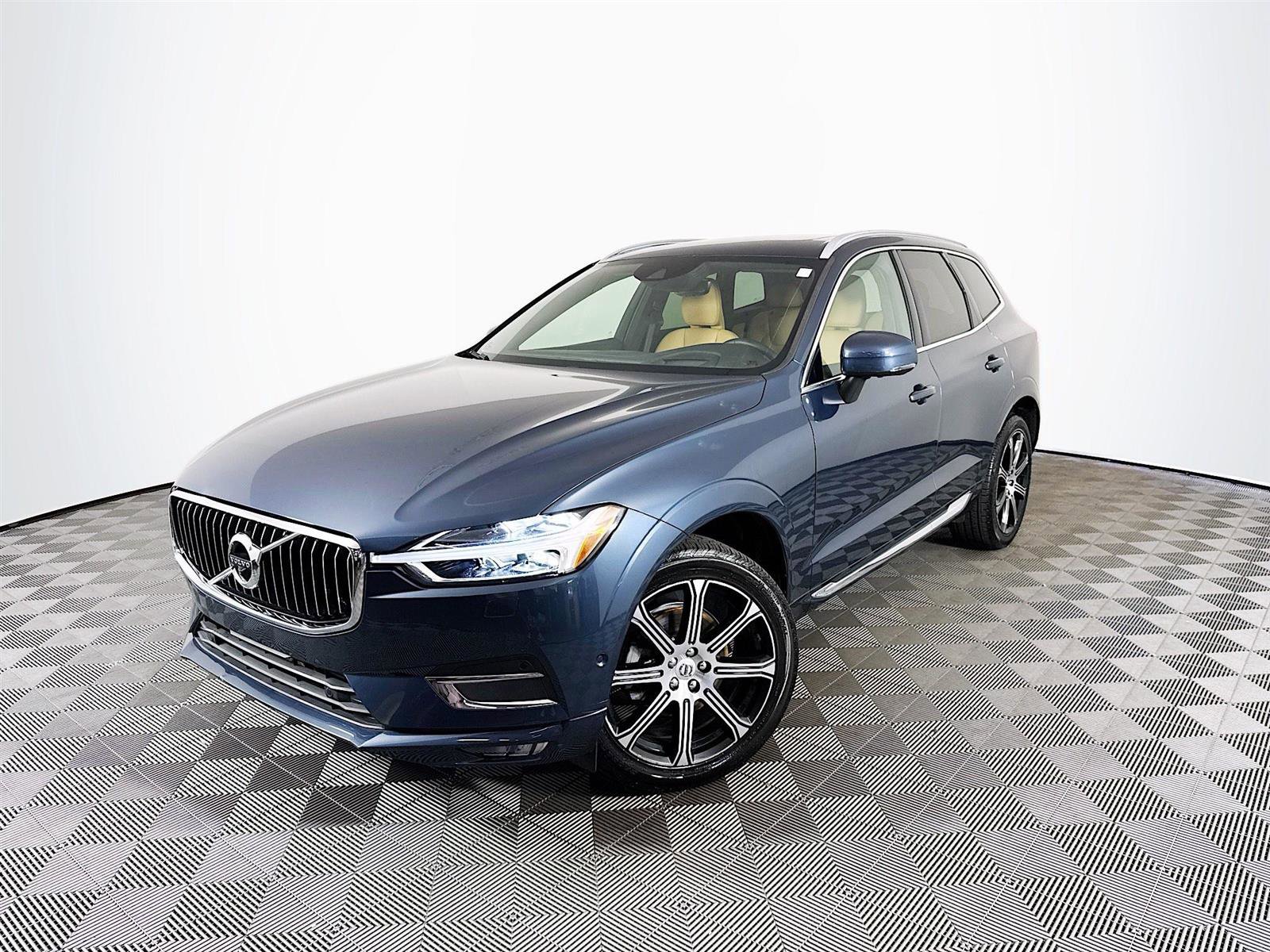 Used 2019 Volvo XC60 T5 Inscription image 1