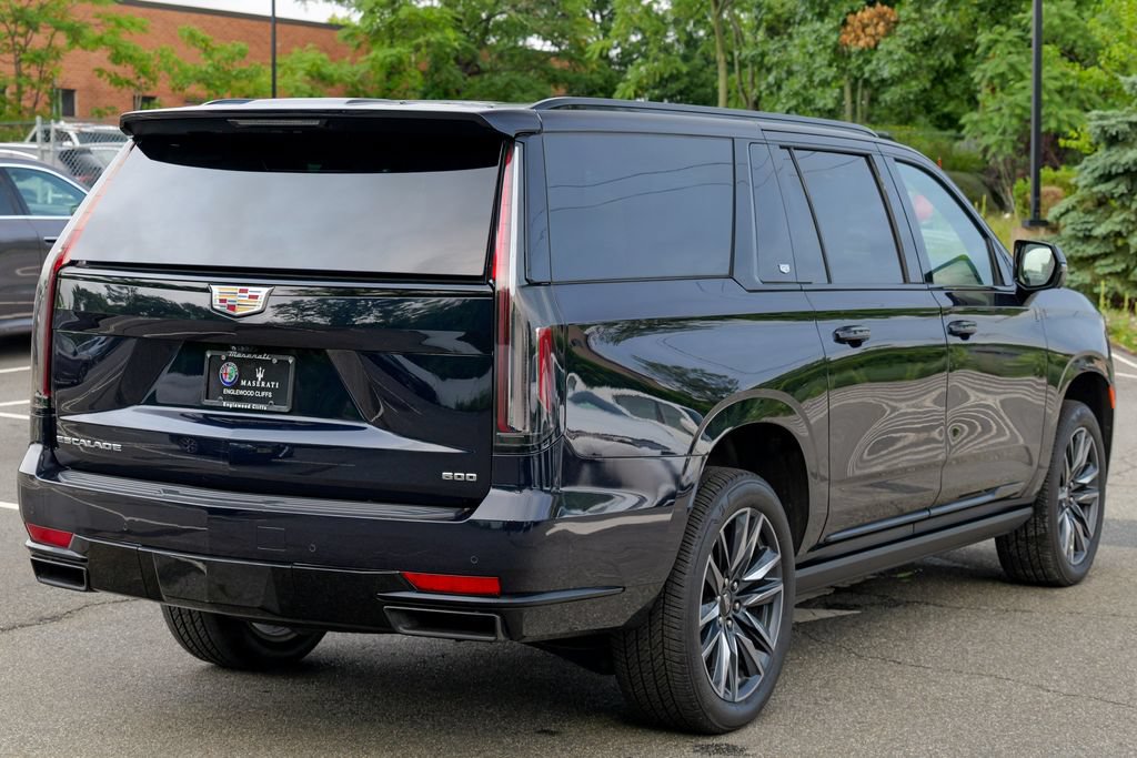 Used 2023 Cadillac Escalade ESV Sport w/ Touring Package AWD/4WD image 7