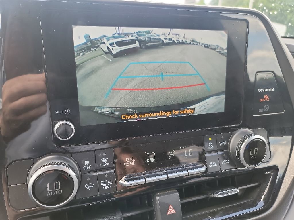 Used 2023 Toyota Highlander LE FWD image 13