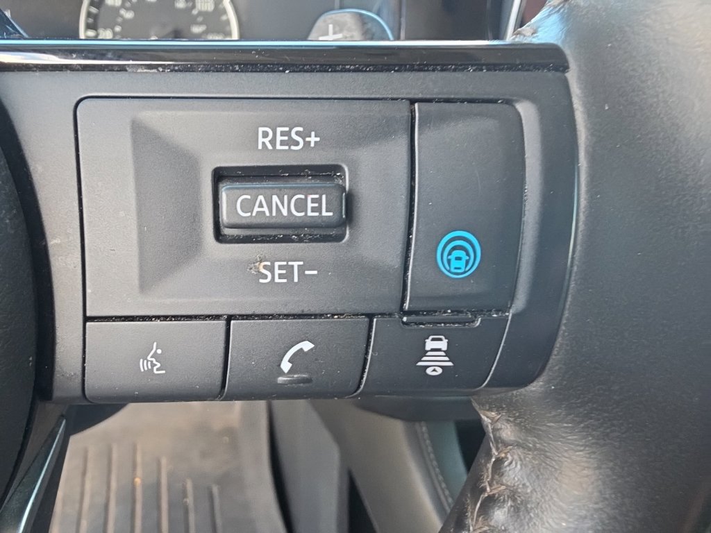Used 2022 Nissan Pathfinder SV AWD/4WD image 16