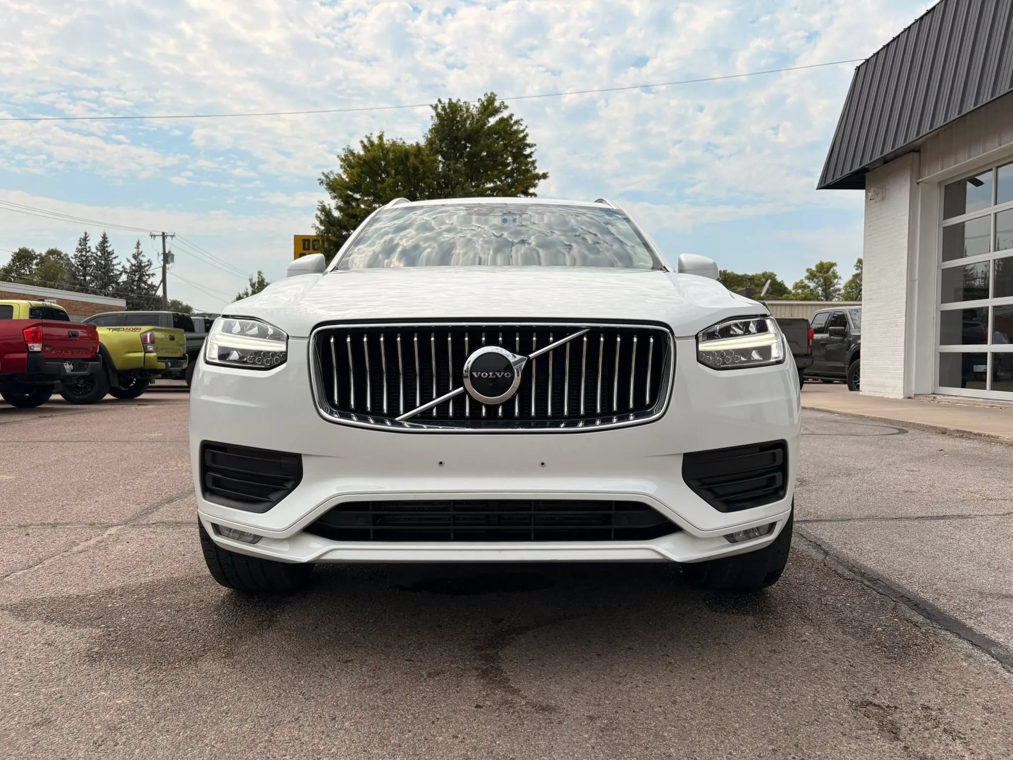 Used 2020 Volvo XC90 T5 Momentum w/ Protection Package Premier AWD/4WD image 3