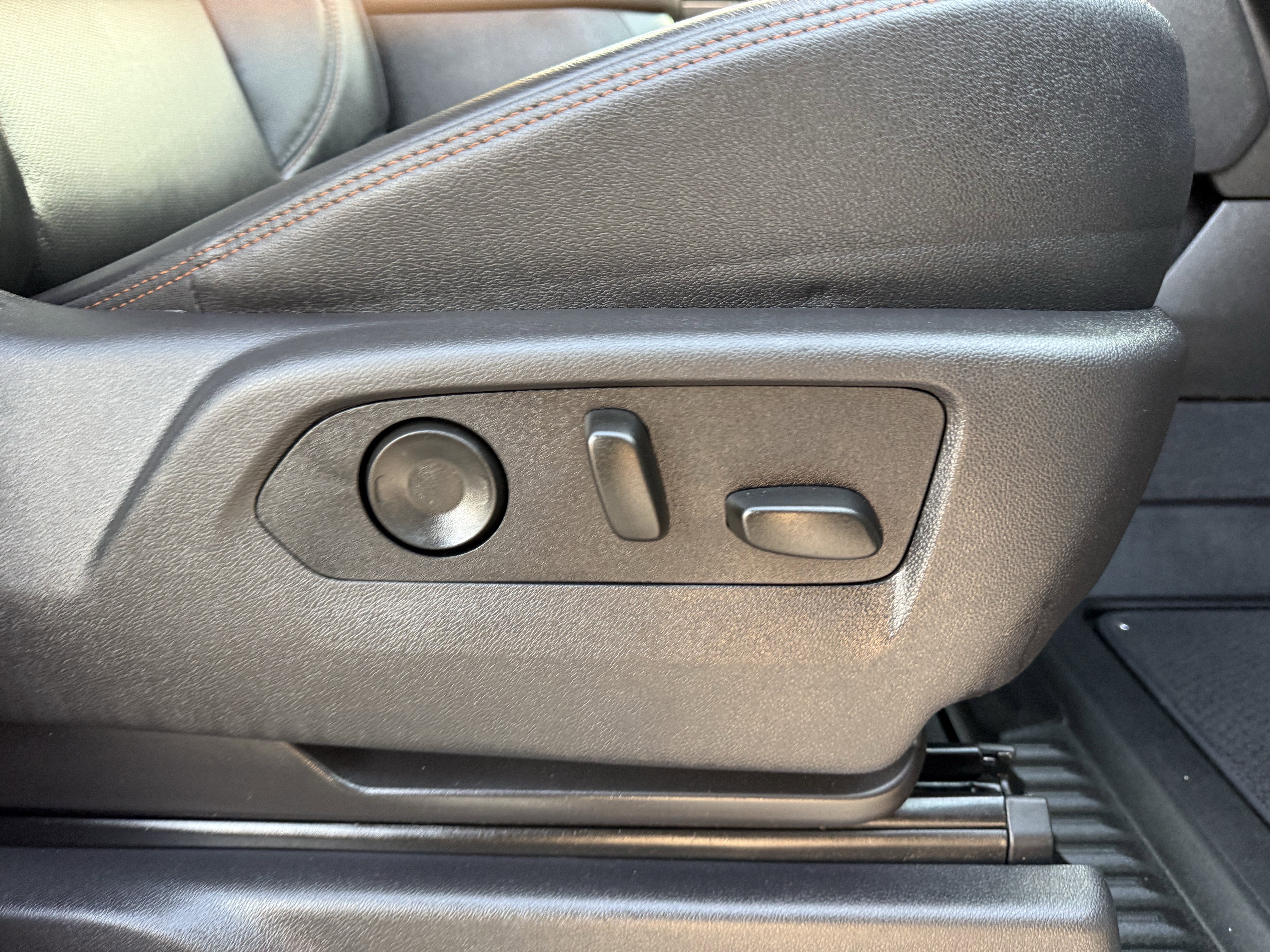 Used 2025 GMC Sierra 2500 AT4 image 26