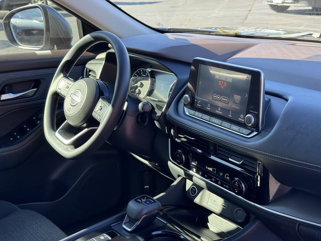 Used 2022 Nissan Rogue SV image 26